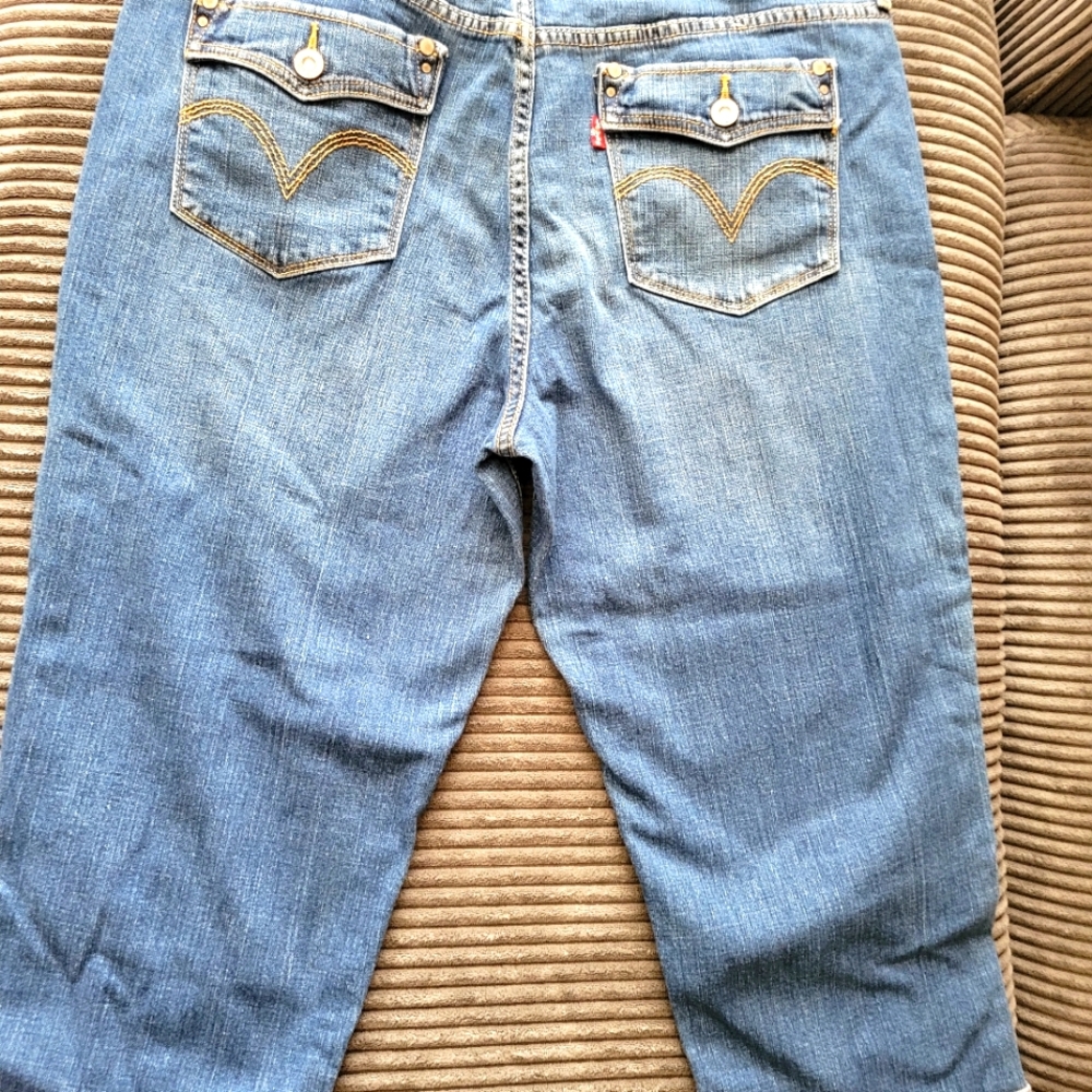 Levi's denim capris